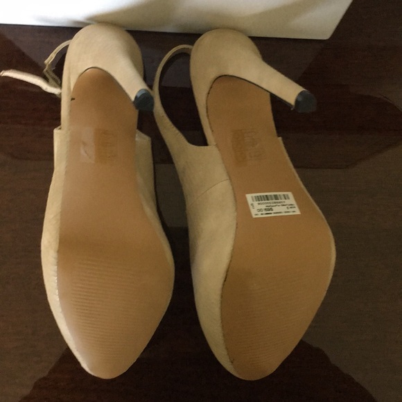 NWT Arden B Nude Heels - Picture 5 of 7